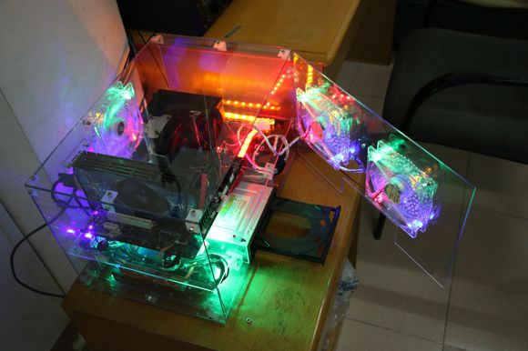 #版主坐堂# 强力围观大神的DIY制作全透明机箱过程