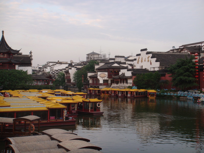 我是不会买B二百五主板了，集中财力买 I5 了