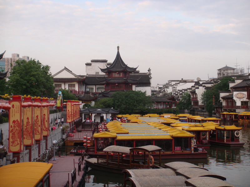 我是不会买B二百五主板了，集中财力买 I5 了