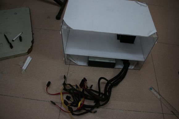 #版主坐堂# 强力围观大神的DIY制作全透明机箱过程