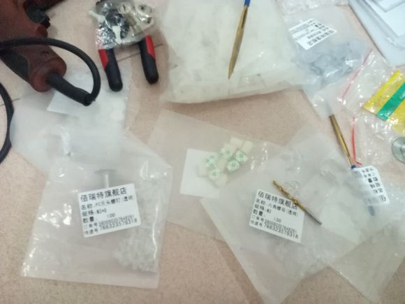 #版主坐堂# 强力围观大神的DIY制作全透明机箱过程