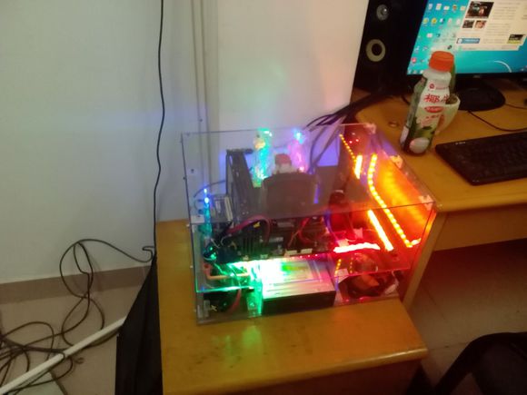 #版主坐堂# 强力围观大神的DIY制作全透明机箱过程