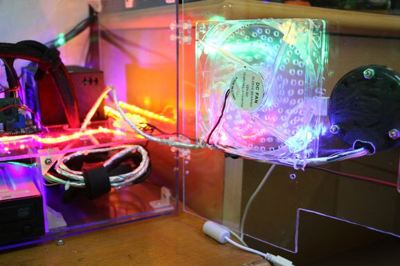 #版主坐堂# 强力围观大神的DIY制作全透明机箱过程