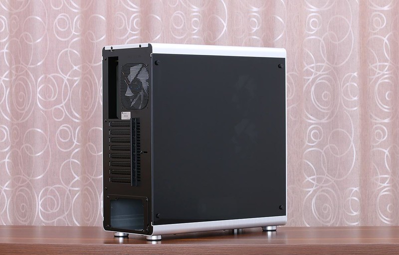 岂止于颜值？银白黑冷艳配色主机诞生记！