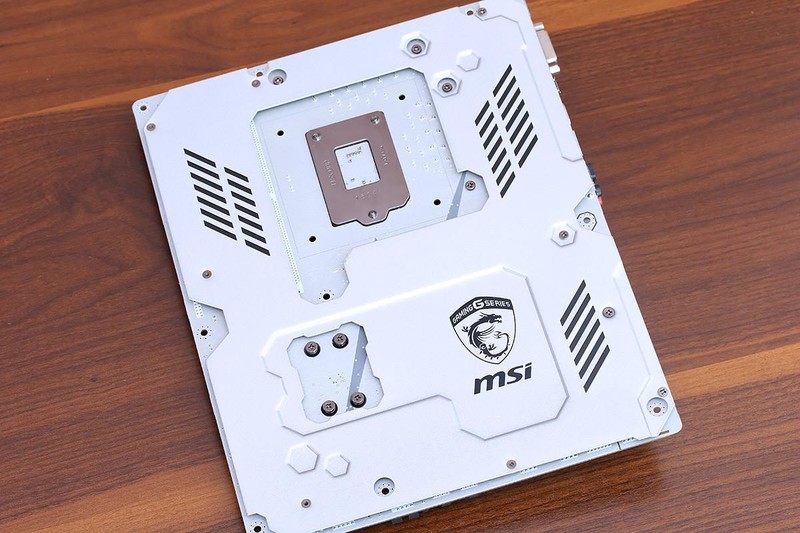 岂止于颜值？银白黑冷艳配色主机诞生记！