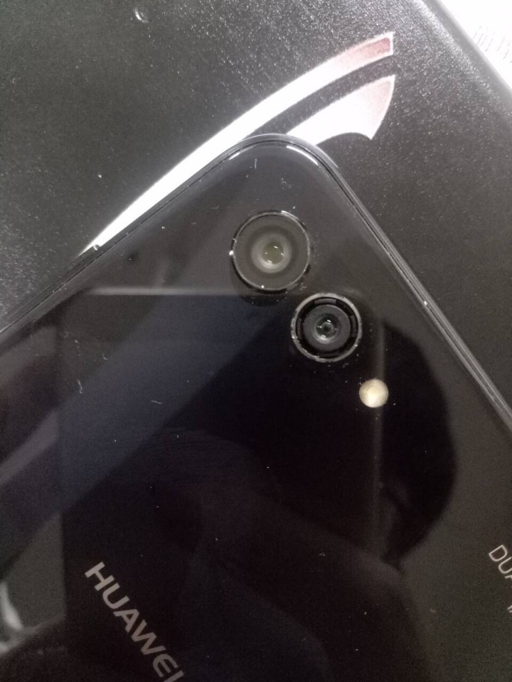 华为nove2s摄像头金属框掉落