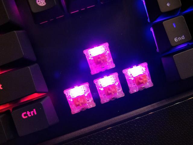 红火牛幽灵之手KR910机械键盘——静音粉红轴游戏机械键盘