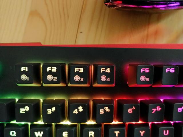 红火牛幽灵之手KR910机械键盘——静音粉红轴游戏机械键盘