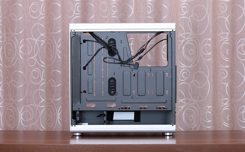 岂止于颜值？银白黑冷艳配色主机诞生记！