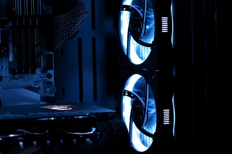 岂止于颜值？银白黑冷艳配色主机诞生记！