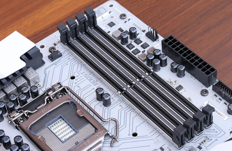 岂止于颜值？银白黑冷艳配色主机诞生记！