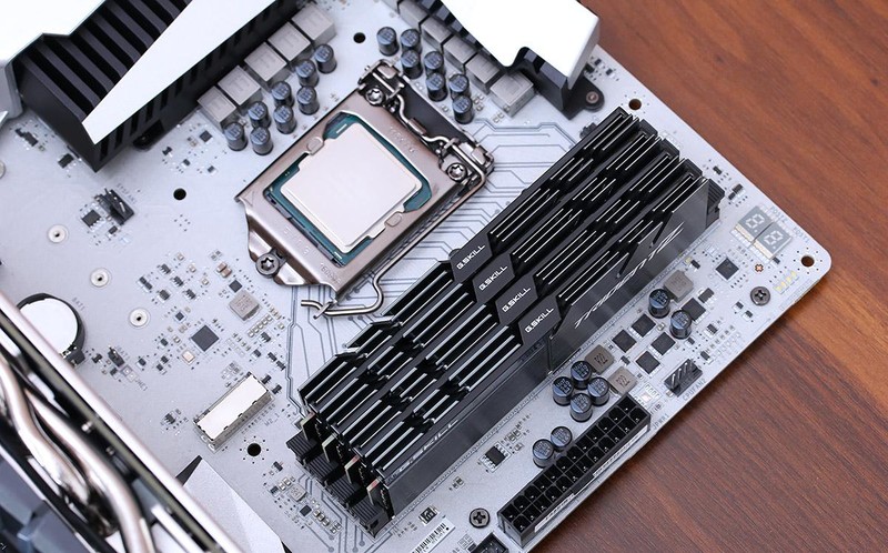 岂止于颜值？银白黑冷艳配色主机诞生记！