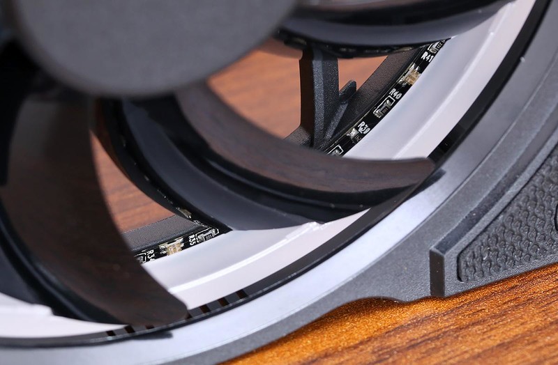 岂止于颜值？银白黑冷艳配色主机诞生记！