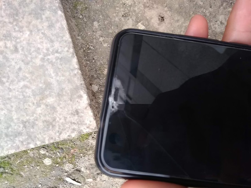 vivo X21摔在枣核上外屏废了，客户服务说换要630