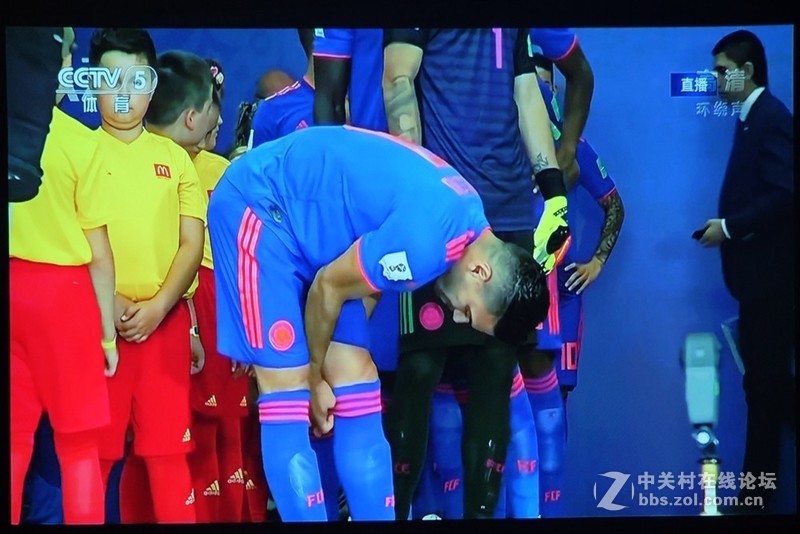 当世界杯遇上3000元档的4D自动梯形校正投影