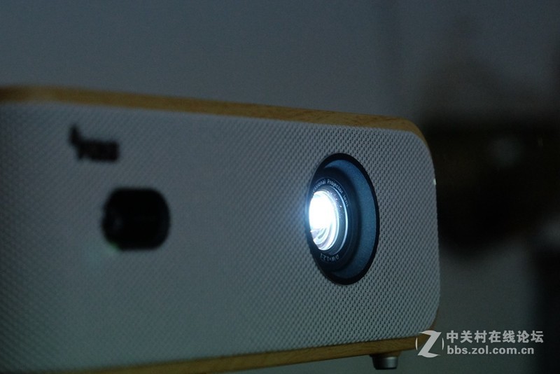 当世界杯遇上3000元档的4D自动梯形校正投影