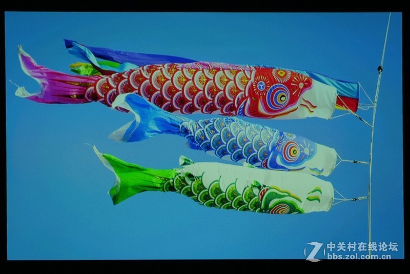 当世界杯遇上3000元档的4D自动梯形校正投影