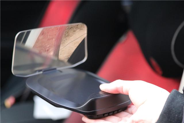 吉利博越装上HUD显示屏，再也不做低头族！优驾HUD体验