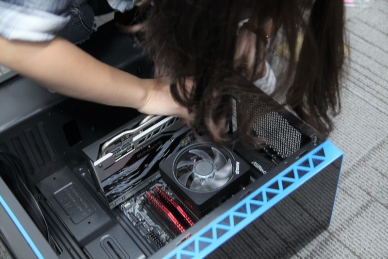 在绝地求生中碰撞火花之女A粉的进击之路