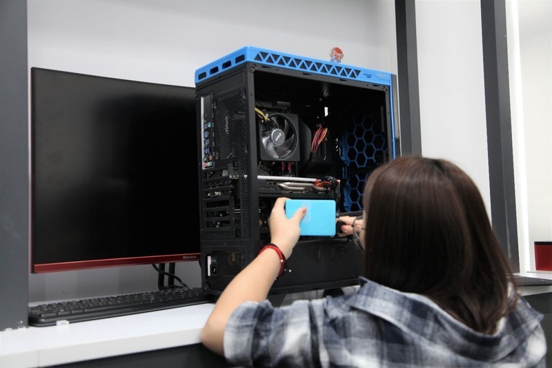 在绝地求生中碰撞火花之女A粉的进击之路