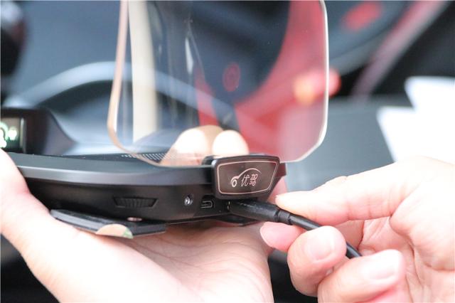 吉利博越装上HUD显示屏，再也不做低头族！优驾HUD体验