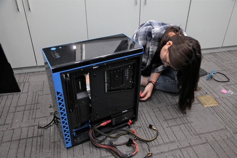 在绝地求生中碰撞火花之女A粉的进击之路