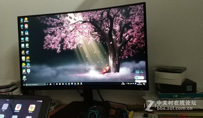 144HZ超高刷新的GF40曲面电竞显示器，VA面板有何优势？