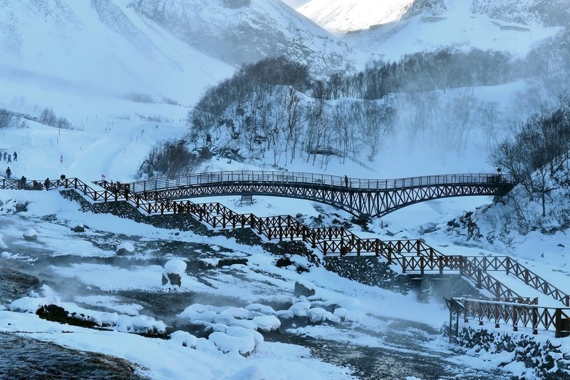 《冬日东北》冬日东北冰天雪地，寒风刺骨。就是有一帮人，硬是冒着狂风走，，奔着风雪去。，奔着冰雪去，-中关村在线摄影论坛