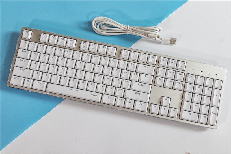 多模切换灯效酷炫雷柏mt700多模机械键盘评测