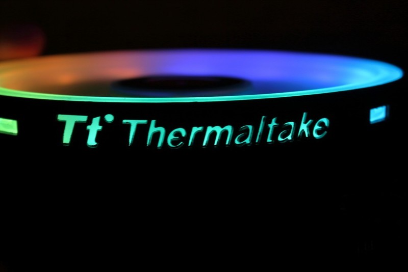 这也许是最具性价比与颜值的下压式散热器，Tt五彩凤梨 CPU散热器体验