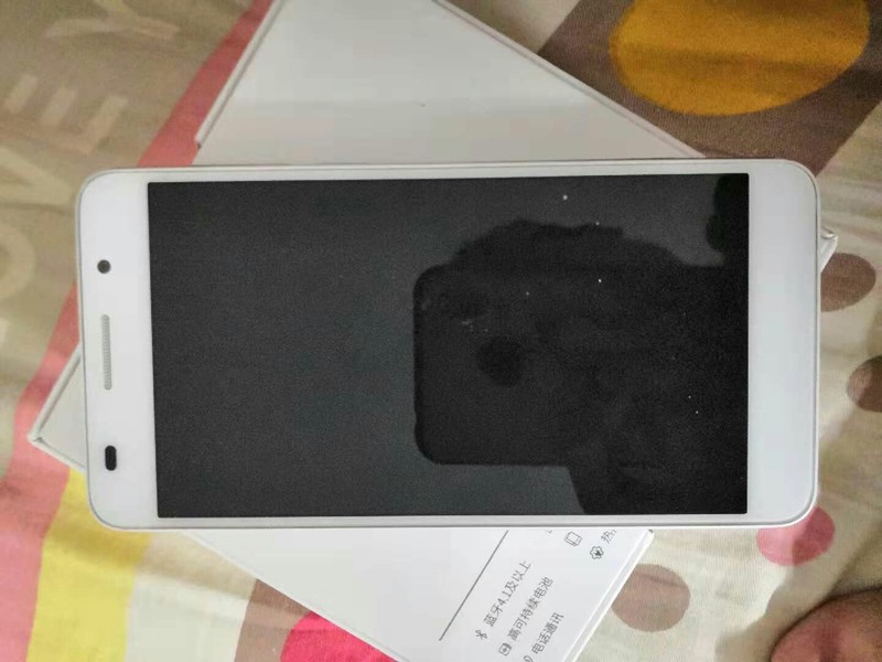 坚挺的荣耀六2014年8月入手，没有维修过，一切完好