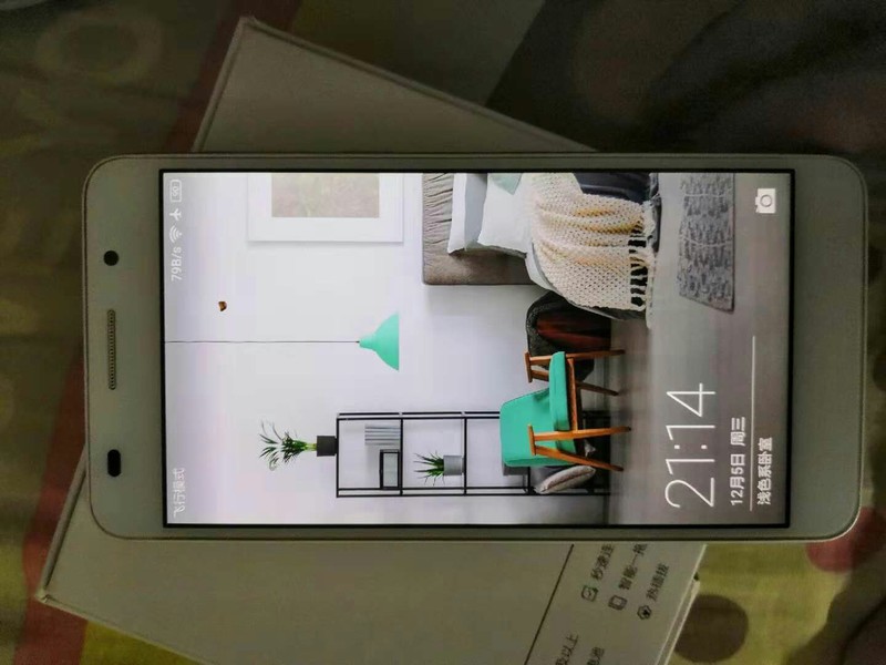 坚挺的荣耀六2014年8月入手，没有维修过，一切完好