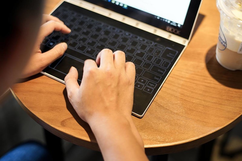 随时随地，随身携带的创意本：Yoga Book