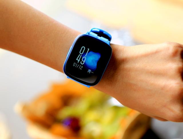 新的一年新的开始！爱他，就为TA挑选一款儿童电话手表吧