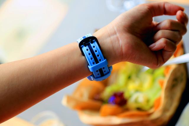 新的一年新的开始！爱他，就为TA挑选一款儿童电话手表吧