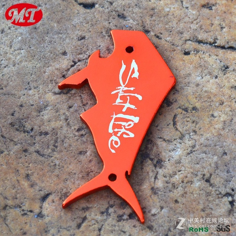 东莞市迈腾礼品厂家直销，登山扣，开瓶器，手电筒，口哨，卡包 可加印LOGO