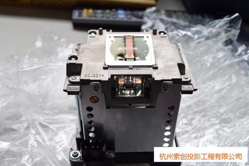 三菱电机投影机GX8000/GX8100/GW8500/GU8800原装灯泡更换