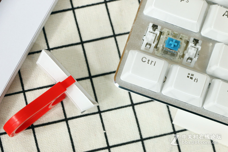 晶莹剔透的颜值，原是实力派—雷柏V500S冰晶版机械键盘评测