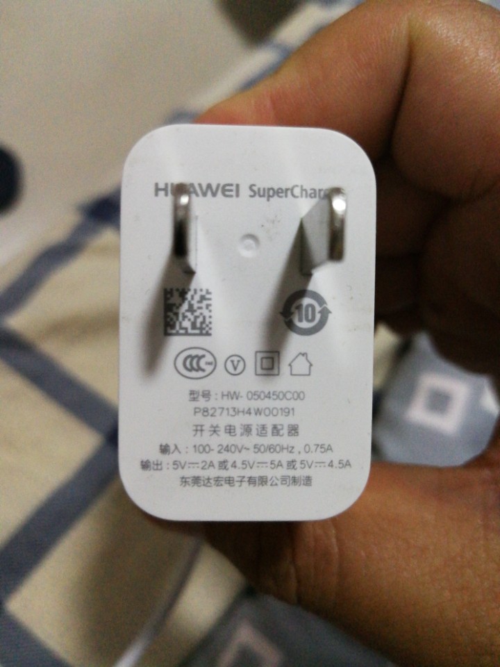 手机充电器不连接手机会滋滋响
