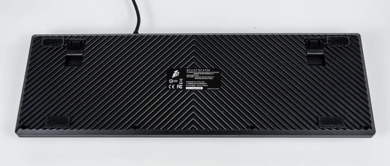 键盘用腻了？换个轴！首席玩家捕鸟RGB可替换轴机械键盘测评