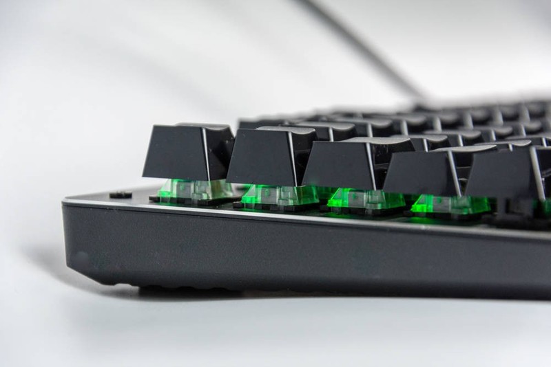 键盘用腻了？换个轴！首席玩家捕鸟RGB可替换轴机械键盘测评