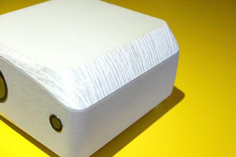 投影首家！内置“4D自动梯形校正”的新旗舰，神画F1全面测评