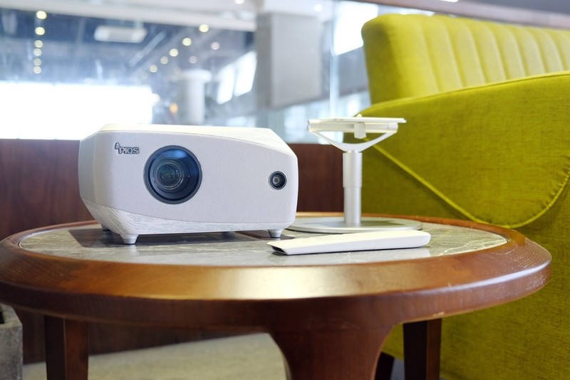 投影首家！内置“4D自动梯形校正”的新旗舰，神画F1全面测评