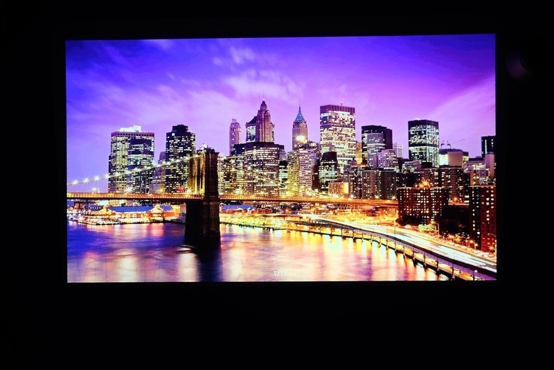 投影首家！内置“4D自动梯形校正”的新旗舰，神画F1全面测评