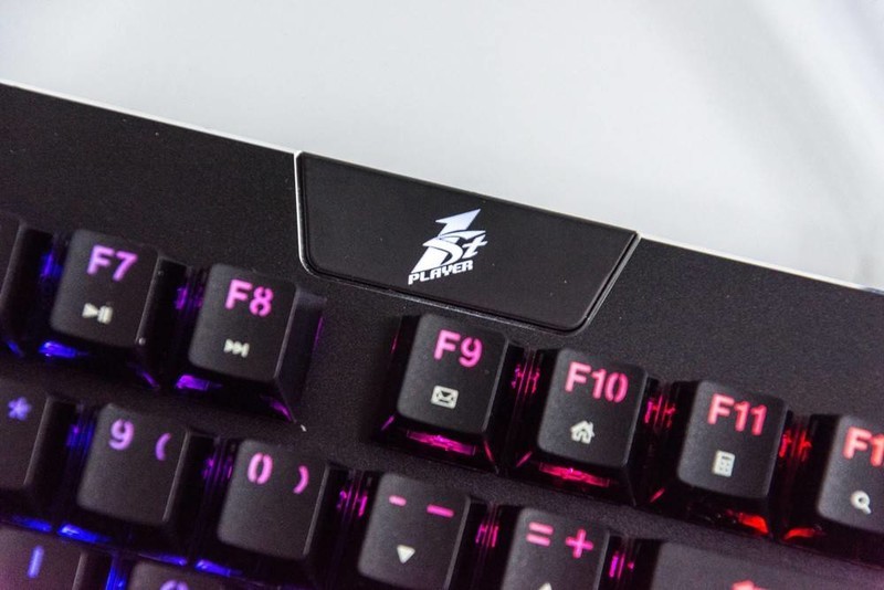 键盘用腻了？换个轴！首席玩家捕鸟RGB可替换轴机械键盘测评