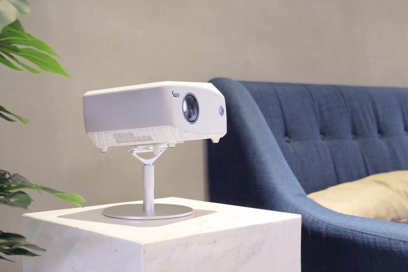 投影首家！内置“4D自动梯形校正”的新旗舰，神画F1全面测评