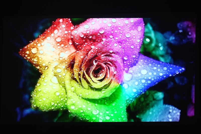 投影首家！内置“4D自动梯形校正”的新旗舰，神画F1全面测评