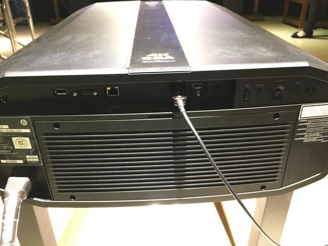 开博尔伯尔光纤HDMI线顺利通过JVC 4K UHD投影机传输距离测试