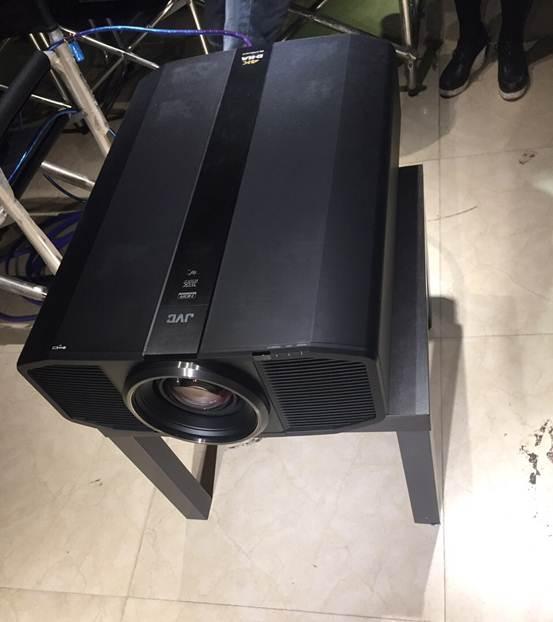 开博尔伯尔光纤HDMI线顺利通过JVC 4K UHD投影机传输距离测试