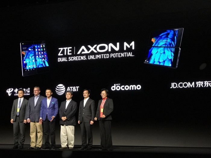 中兴发布折叠智能手机AXON M 放话智能手机行业将产生剧变